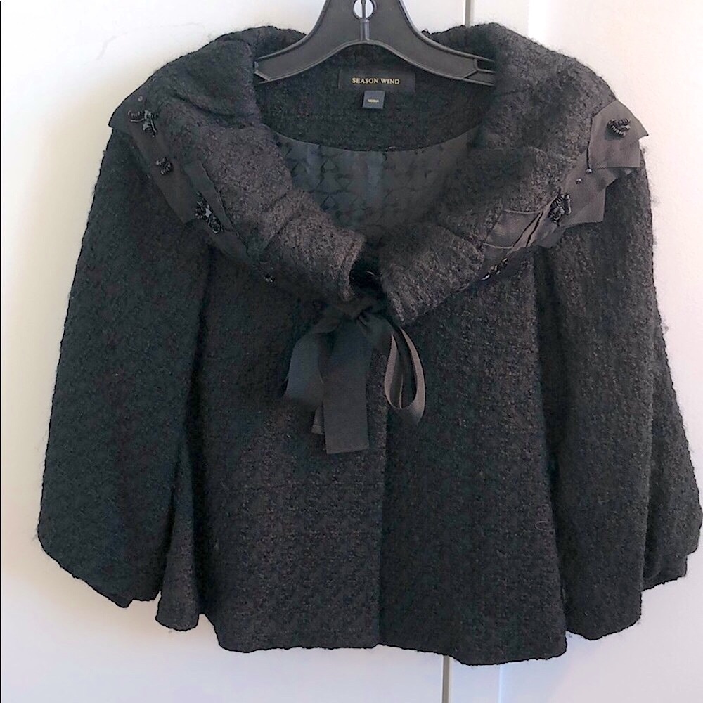 Cape coat with sequins collar & balloon sleeves